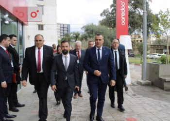 الوزير زروقي في زيارة ميدانية لمؤسسة أوريدو
