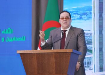وزير الاتصال يحذر: أخبار كاذبة تهدد مسيرة التنمية