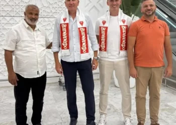 غاريدو يحلّ بوهران لمباشرة مهامه في تدريب “الحمراوة”