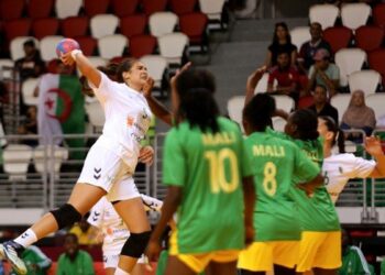 الجزائر تفوز على مالي (39-16) وتحقق انتصارها الثاني